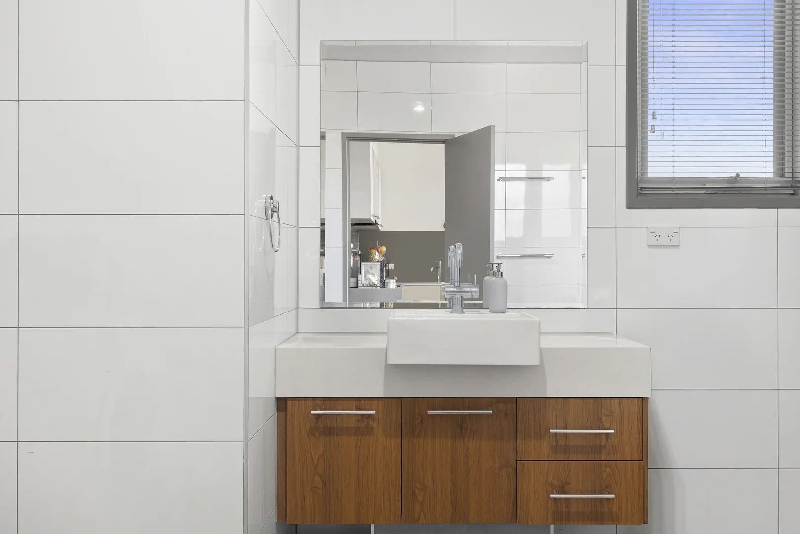 Additional image 5 of 9/100-104 Poath Road, Hughesdale VIC 3166