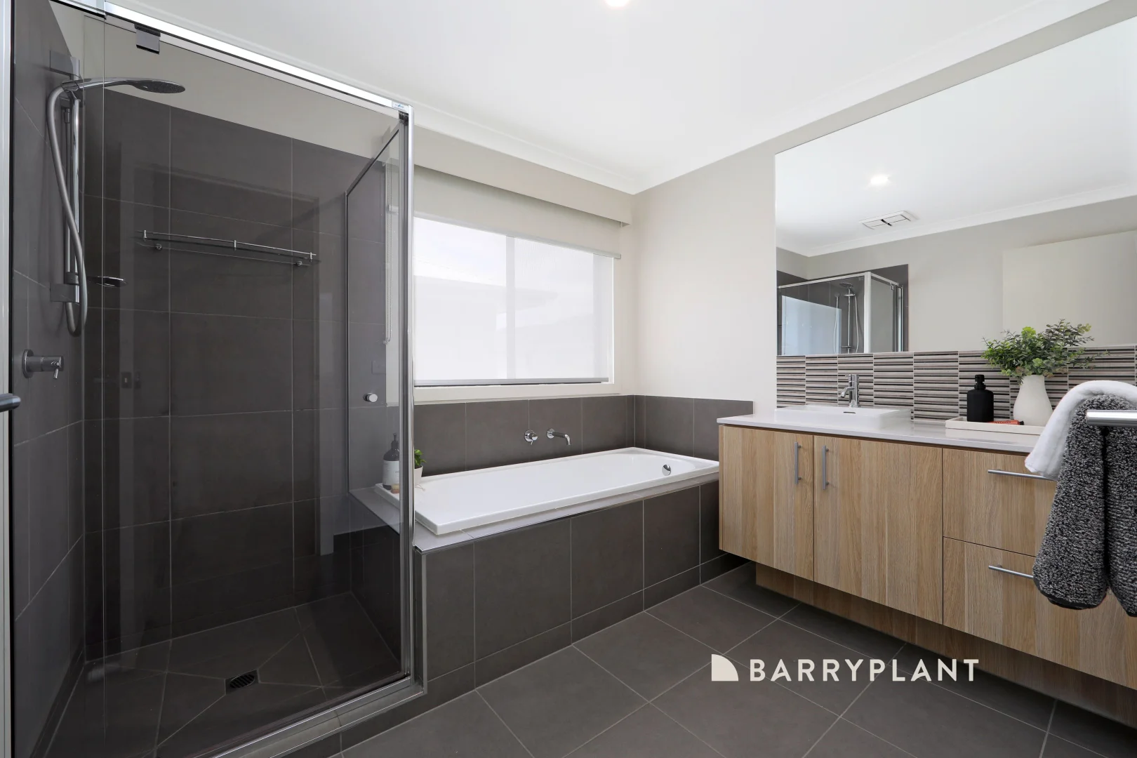 Additional image 15 of 4 Woolly Parade, Clyde North VIC 3978