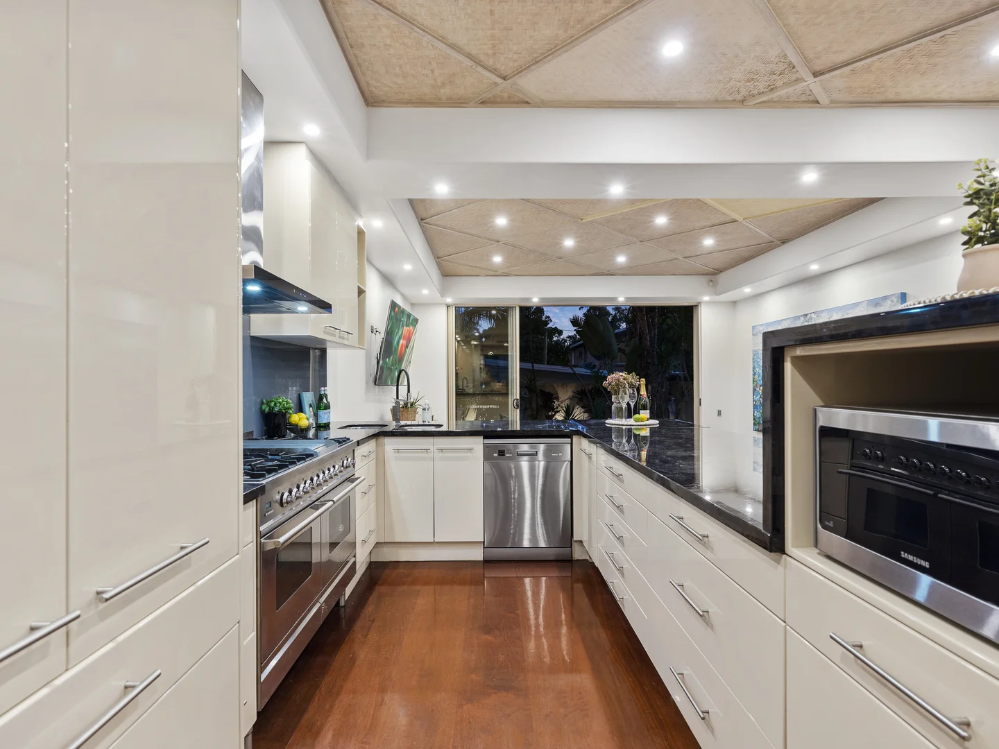 Additional image 14 of 2/42 Cronin Avenue, Main Beach QLD 4217