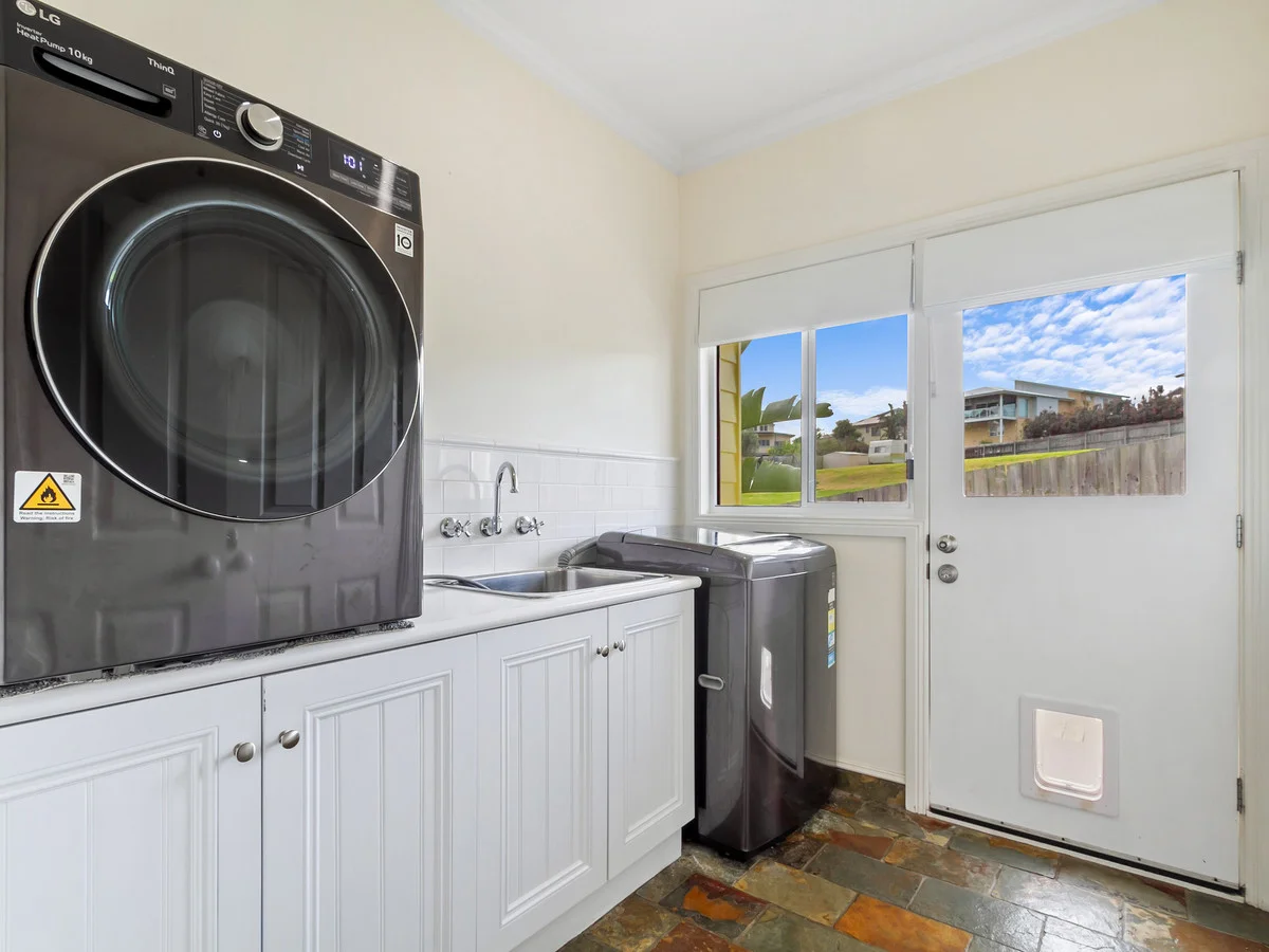 Additional image 25 of 9 Sea-Lakes Close, Lakes Entrance VIC 3909