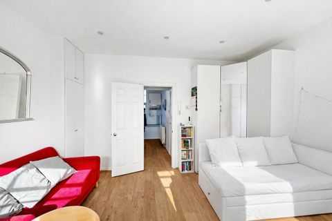St Peters Street, London N2, Studio for sale