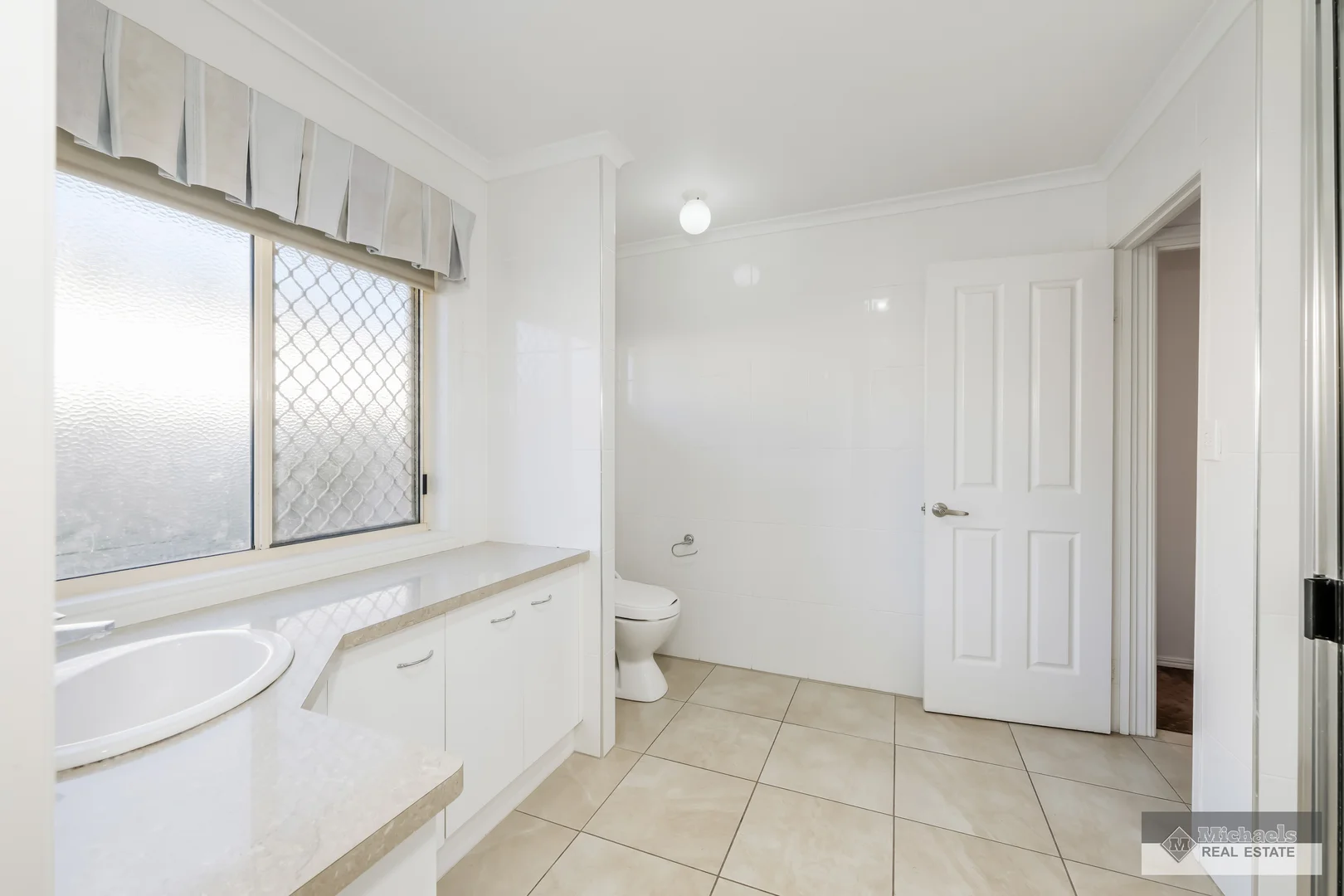 Additional image 9 of 2 Banks Street, Avoca QLD 4670