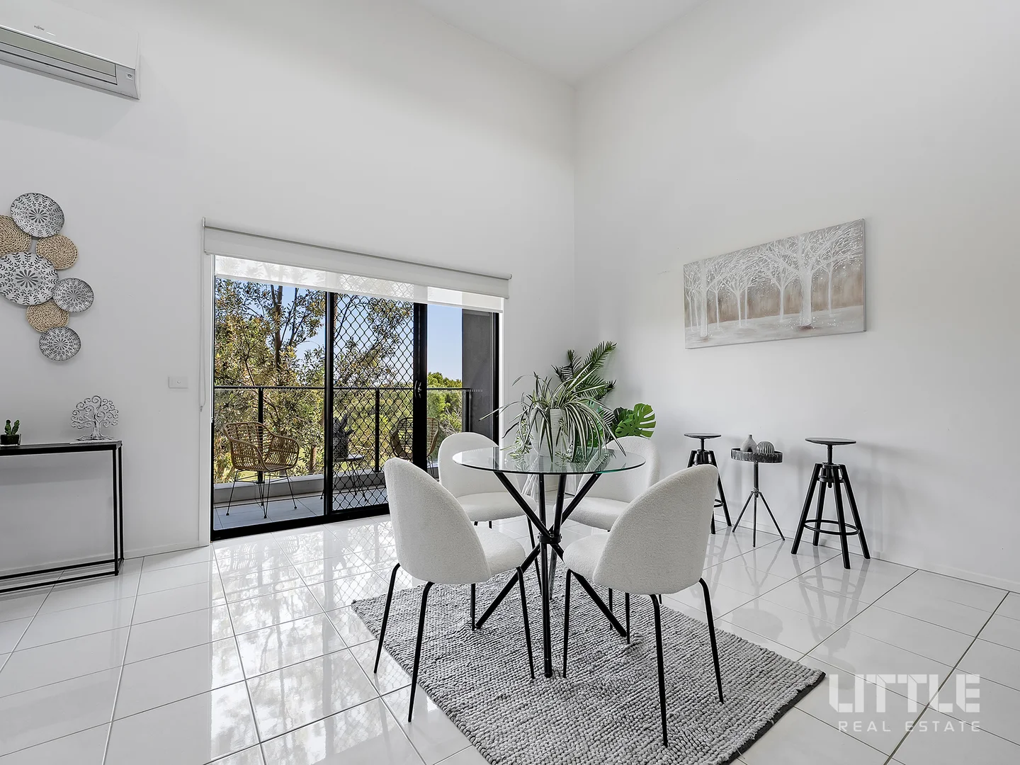 5 Doonhamer Place, Clyde North VIC 3978 photo 2