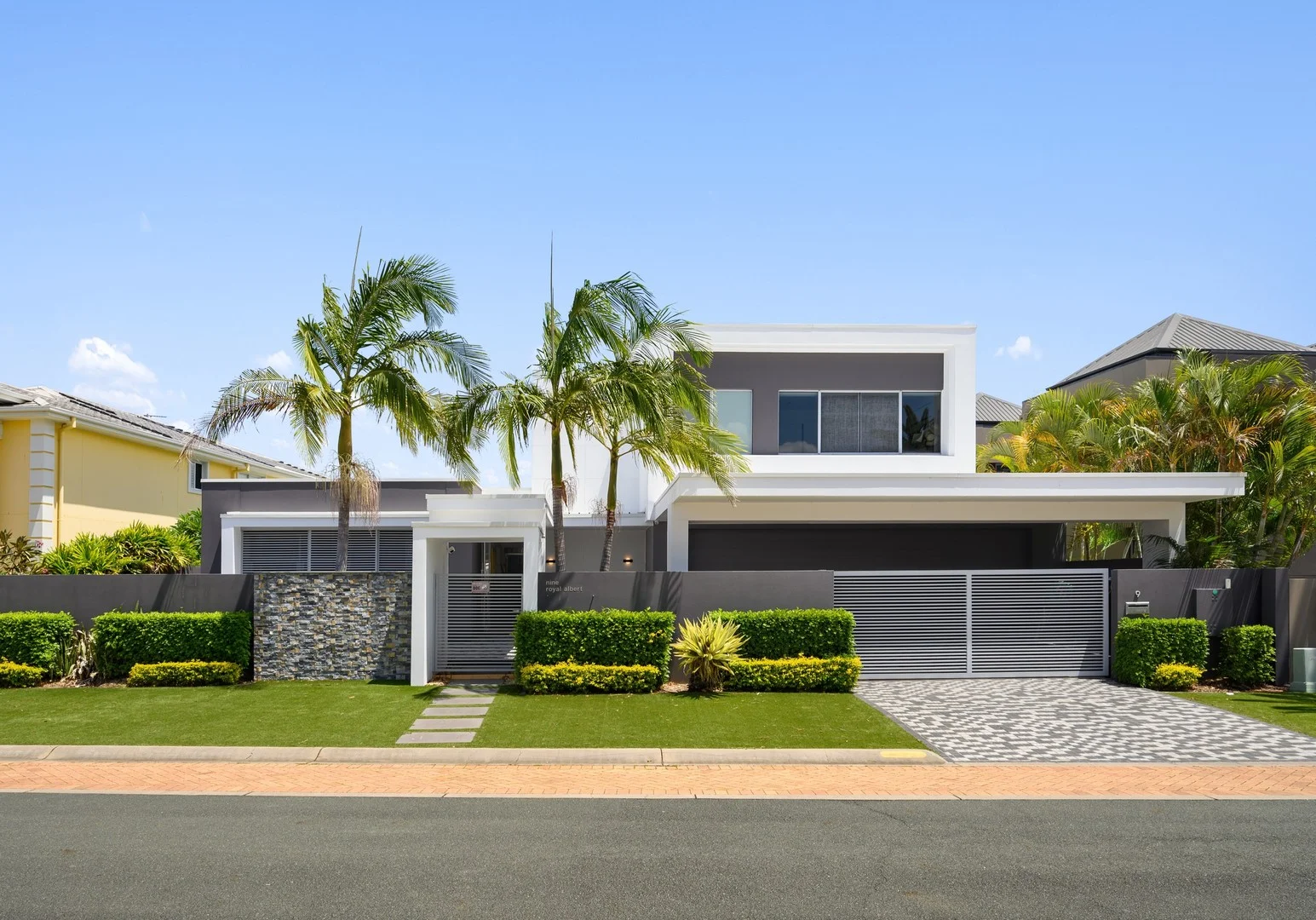 9 Royal Albert Crescent, Sovereign Islands QLD 4216
