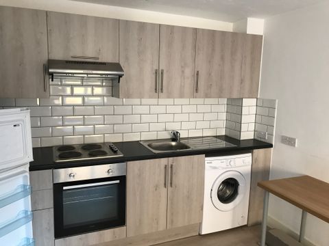 Greenway Close, Friern Barnet N11, Studio to rent