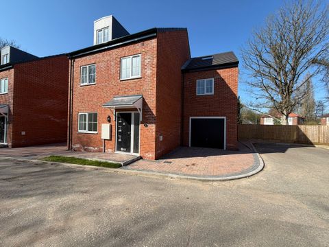 Lacewood Close, Bestwood Village, Nottingham NG8