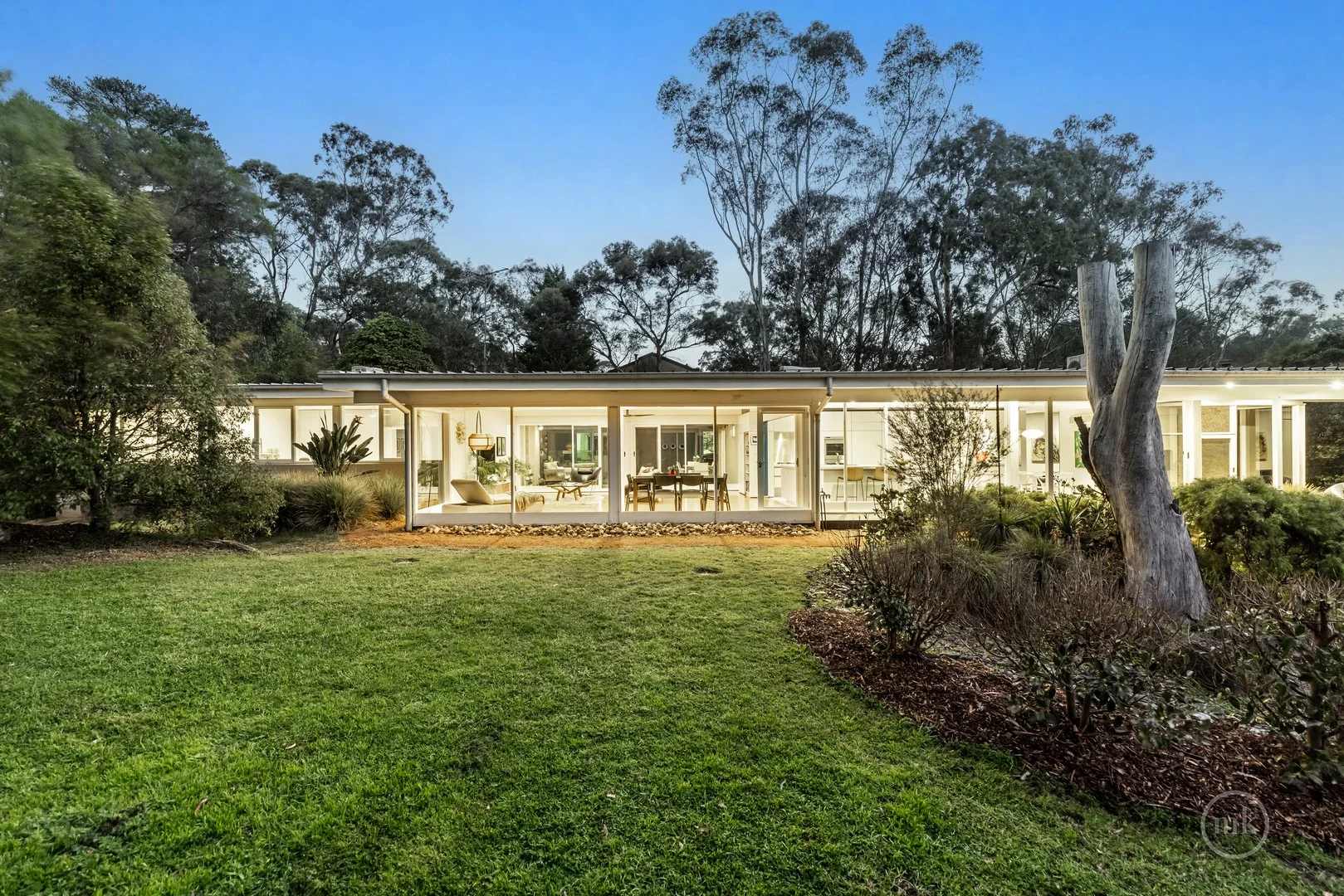 12 Fitzsimons Lane, Eltham VIC 3095