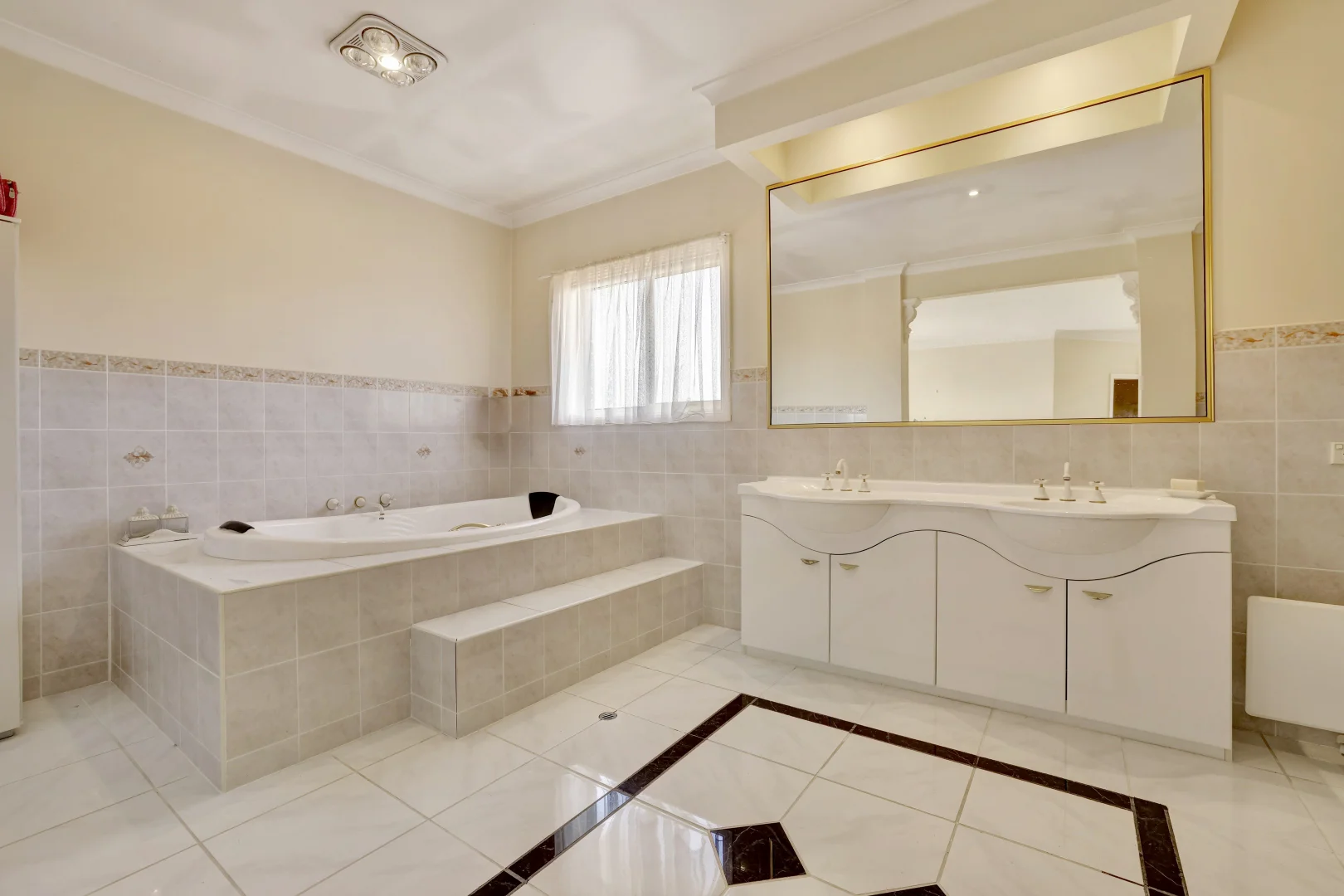 Additional image 16 of 24 Sea-Lake Close, Lakes Entrance VIC 3909