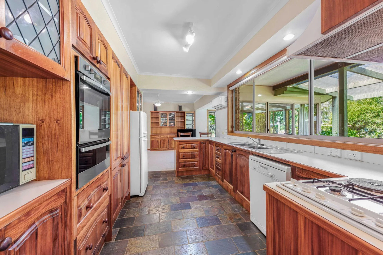 Additional image 10 of 76-78 Station Street, Porepunkah VIC 3740