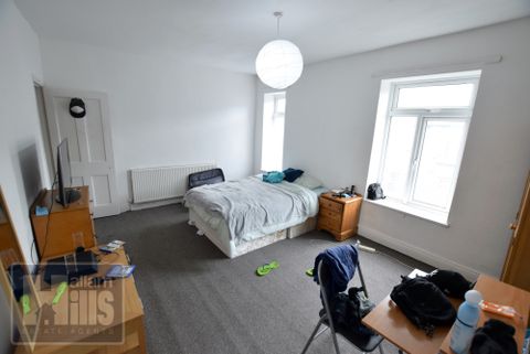 Lydgate Lane, Sheffield, South Yorkshire S10