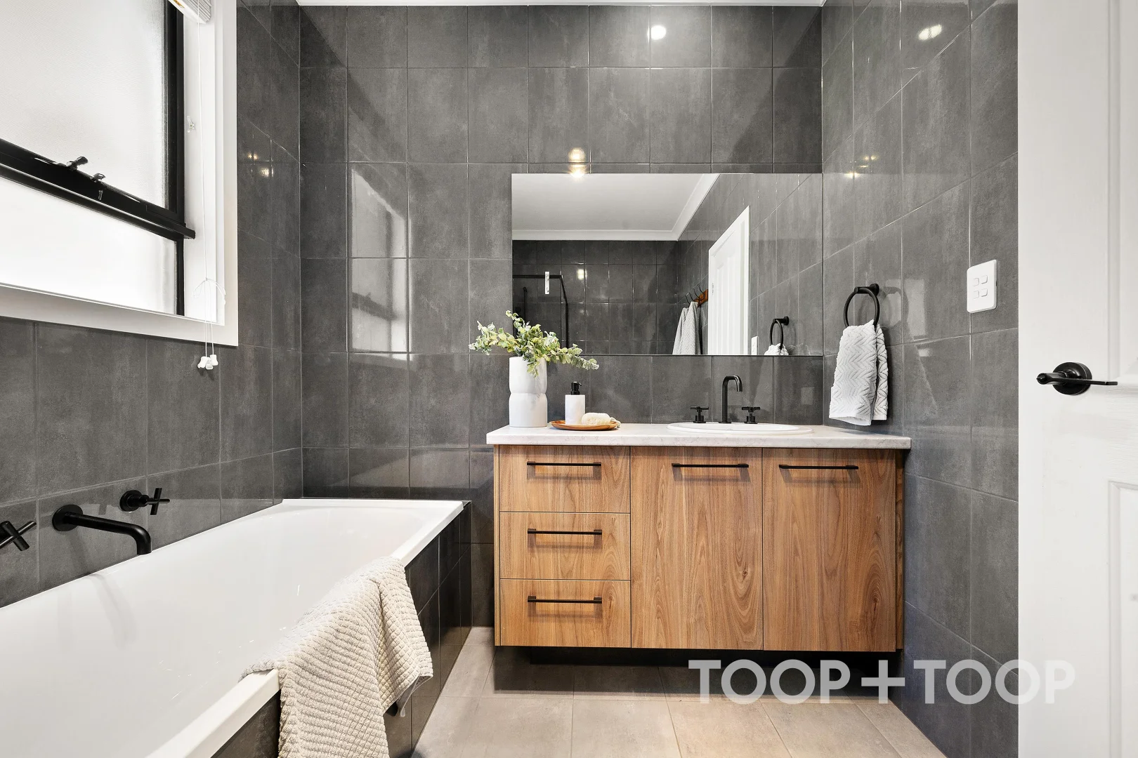 Additional image 12 of 33 Pine Lodge Crescent, Grange SA 5022