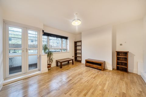 Esher Gardens, Southfields SW19