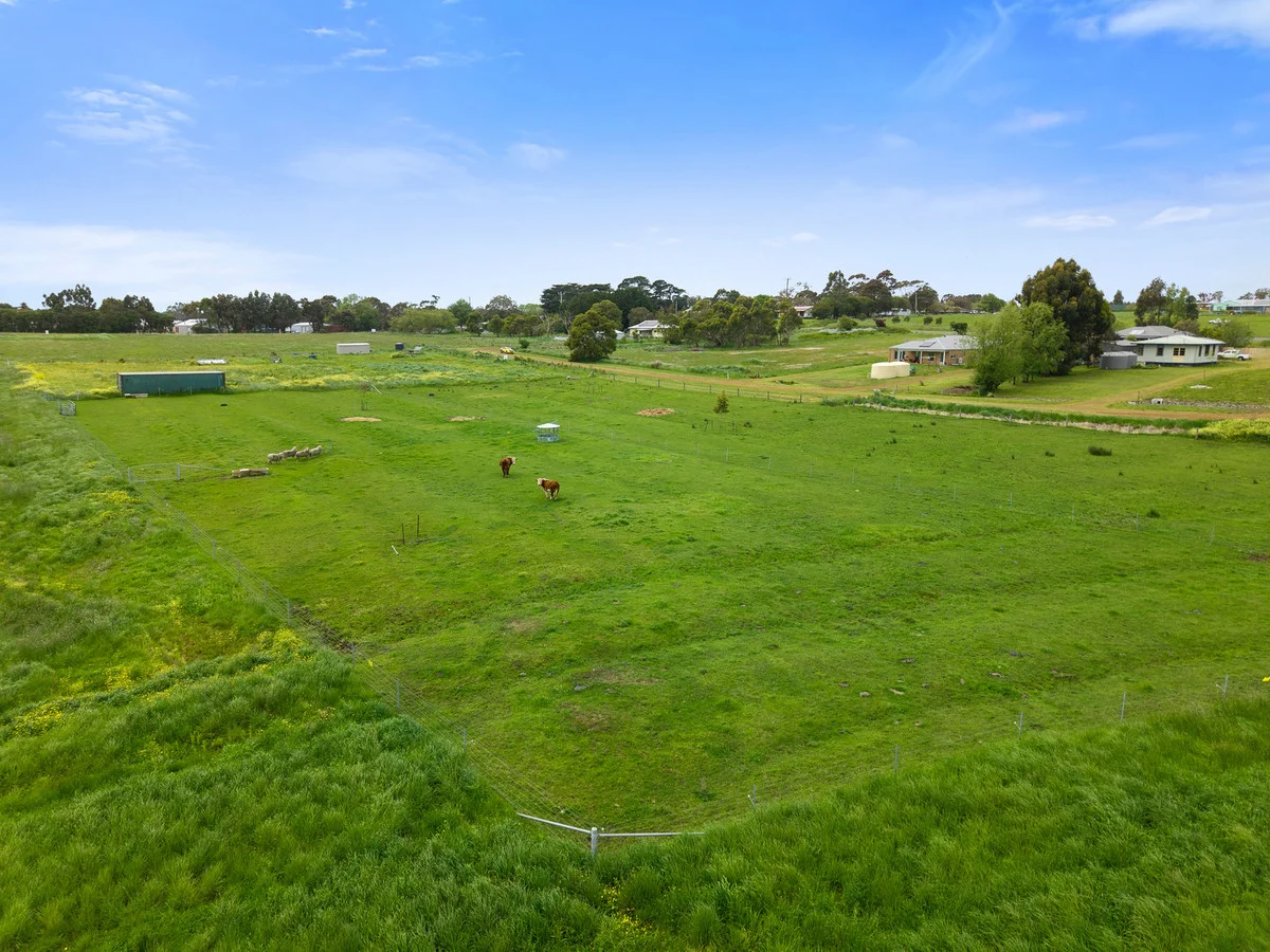 Additional image 3 of 1 & 2/21 Monks Lane, Panmure VIC 3265