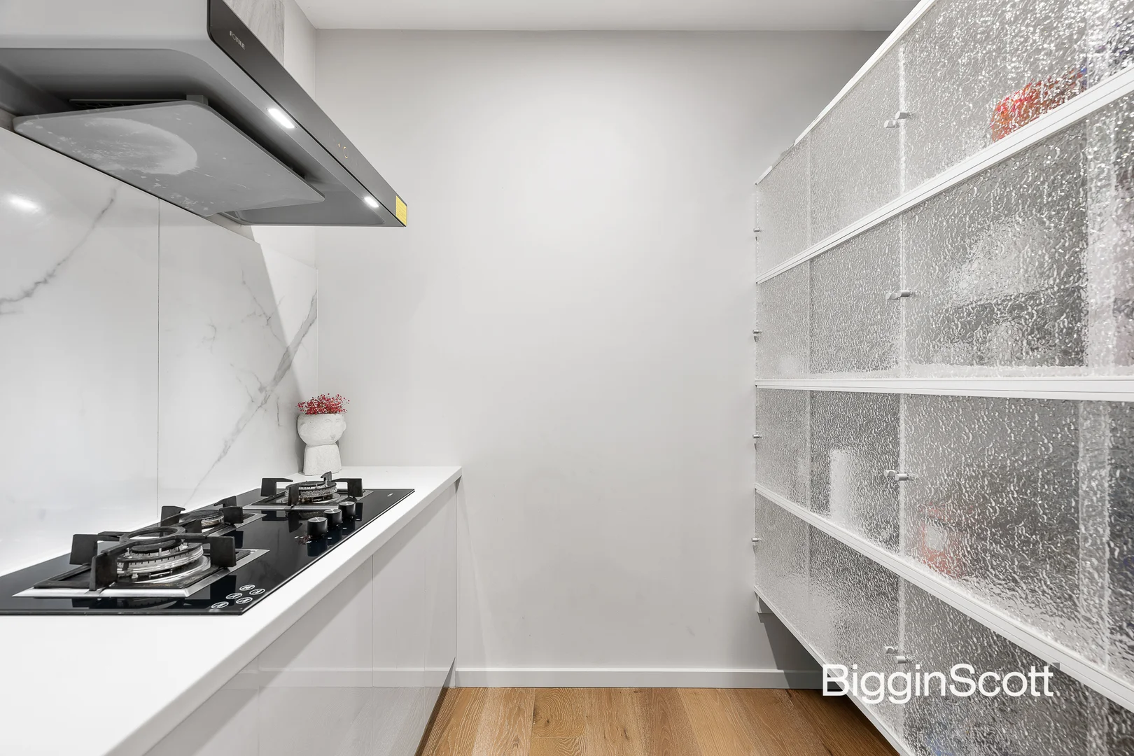 Additional image 5 of 2/15 Packham Crescent, Glen Waverley VIC 3150