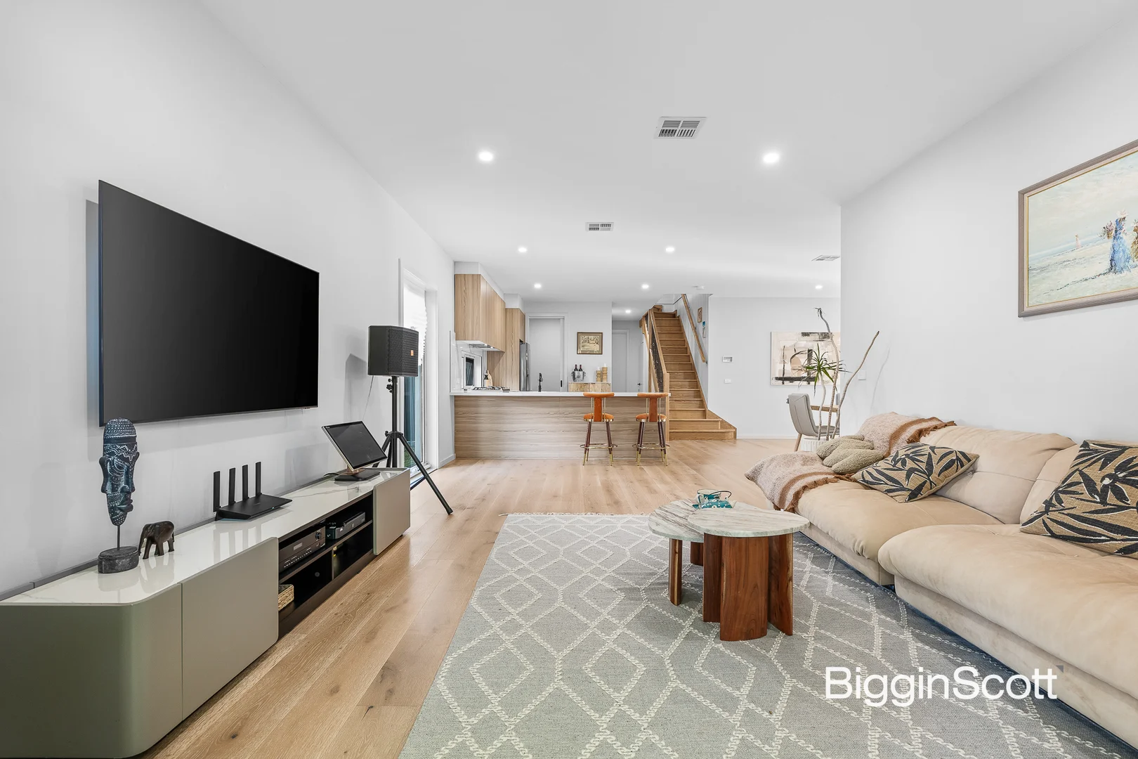 Additional image 2 of 2/15 Packham Crescent, Glen Waverley VIC 3150