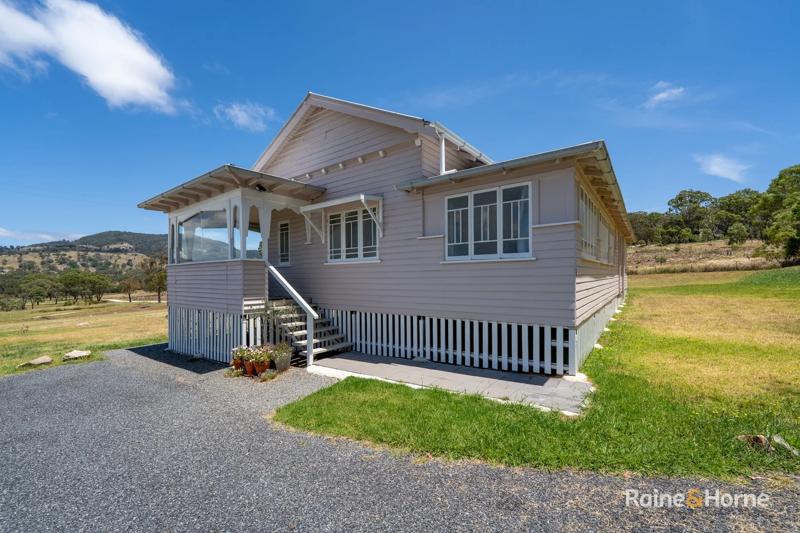 57 Holleys Road, Tenterfield NSW 2372