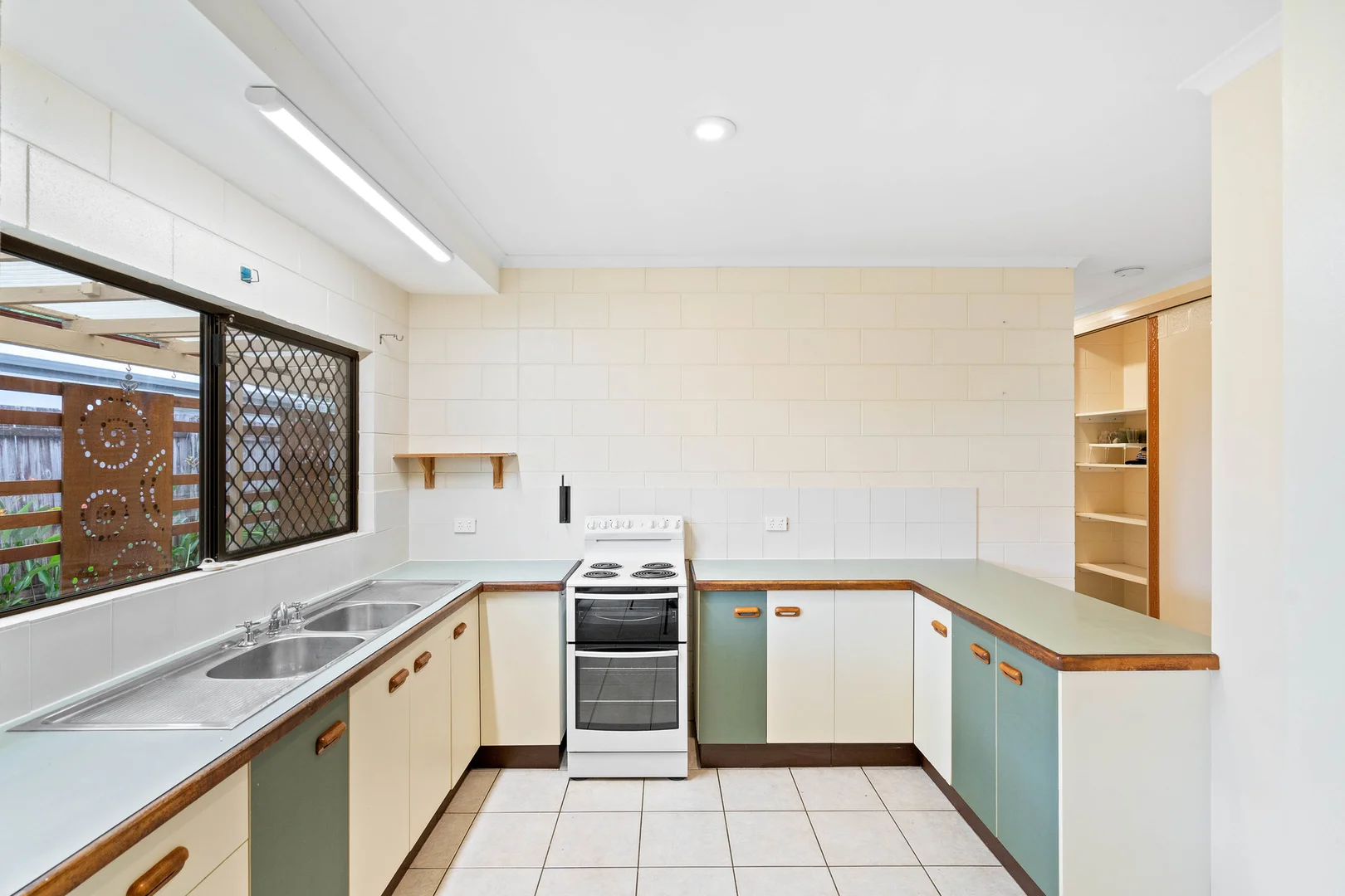 Additional image 3 of 31 McFarlane Drive, Kanimbla QLD 4870