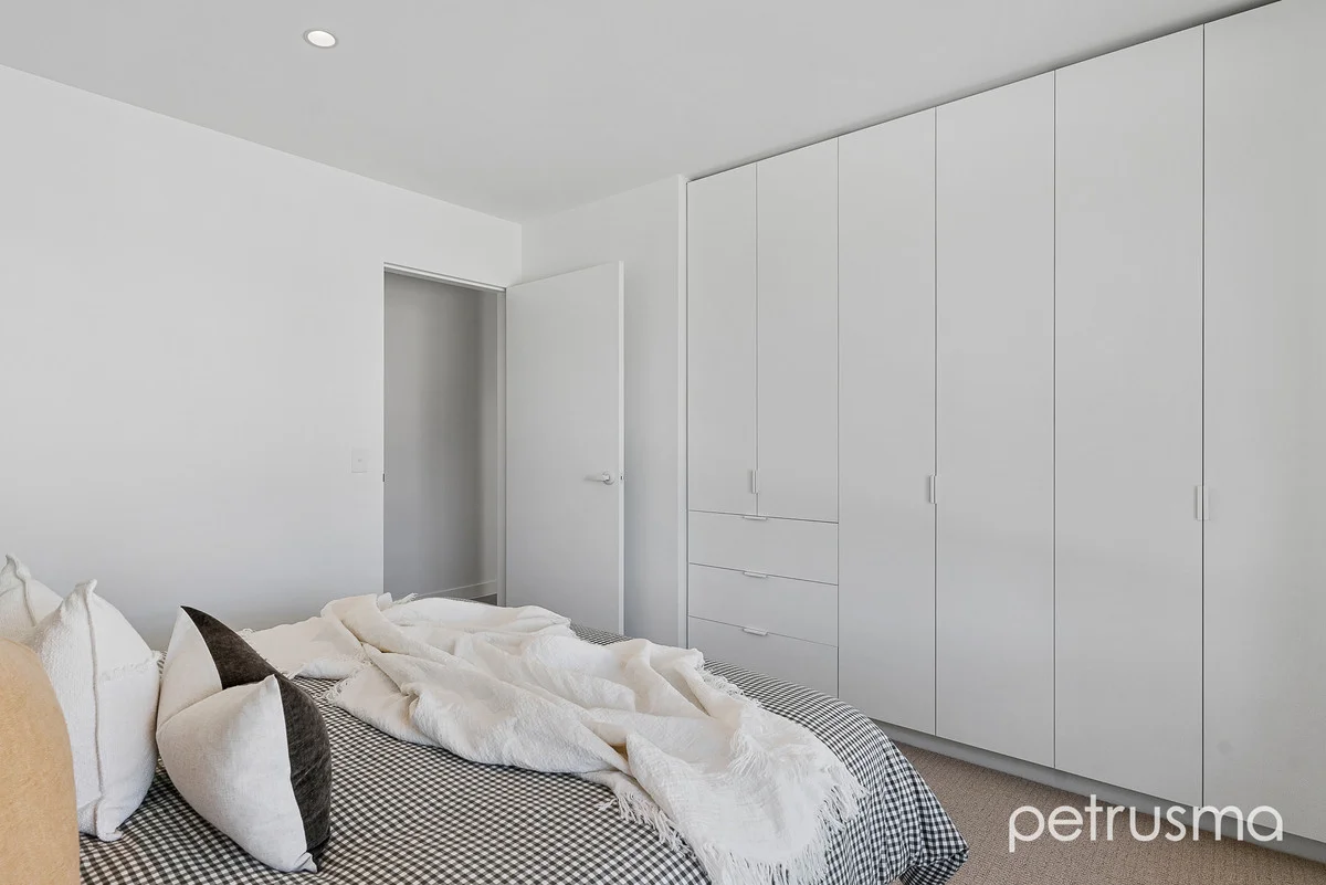 Additional image 22 of 1/107 Derwent Avenue, Lindisfarne TAS 7015