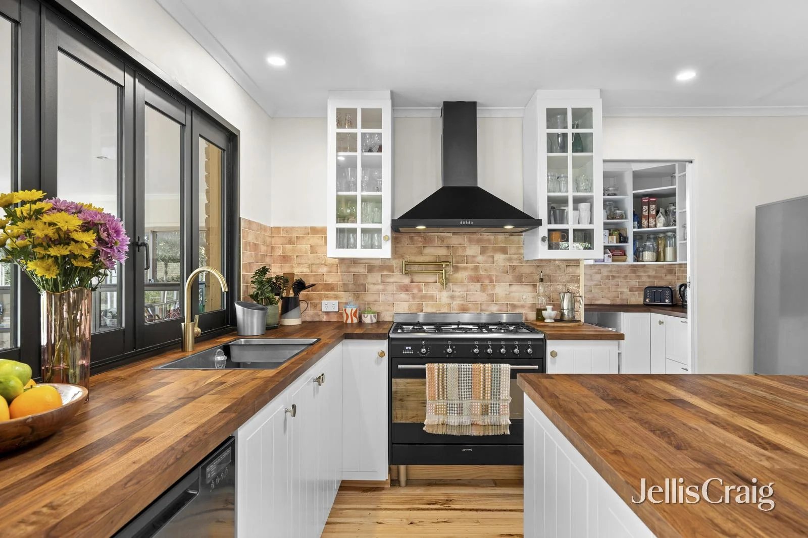 5 Julie Court, Woodend VIC 3442