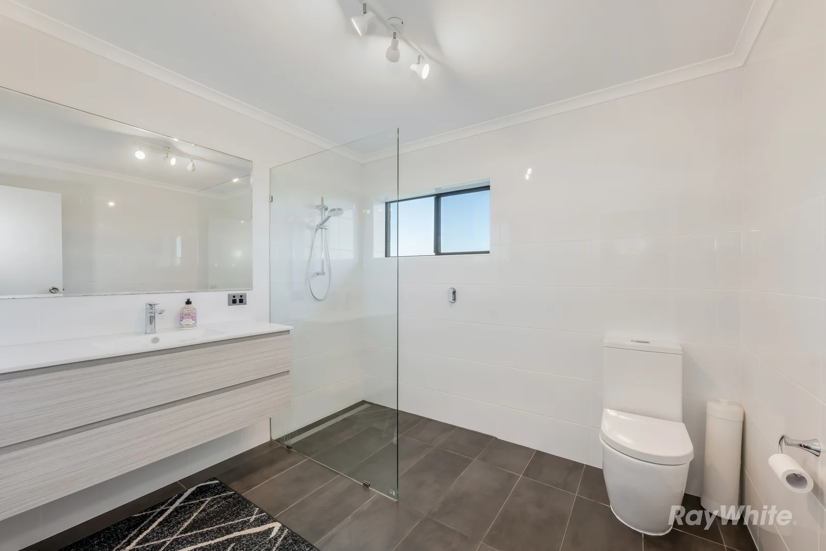 Additional image 15 of 9 Eden Street East, Walkers Point QLD 4650