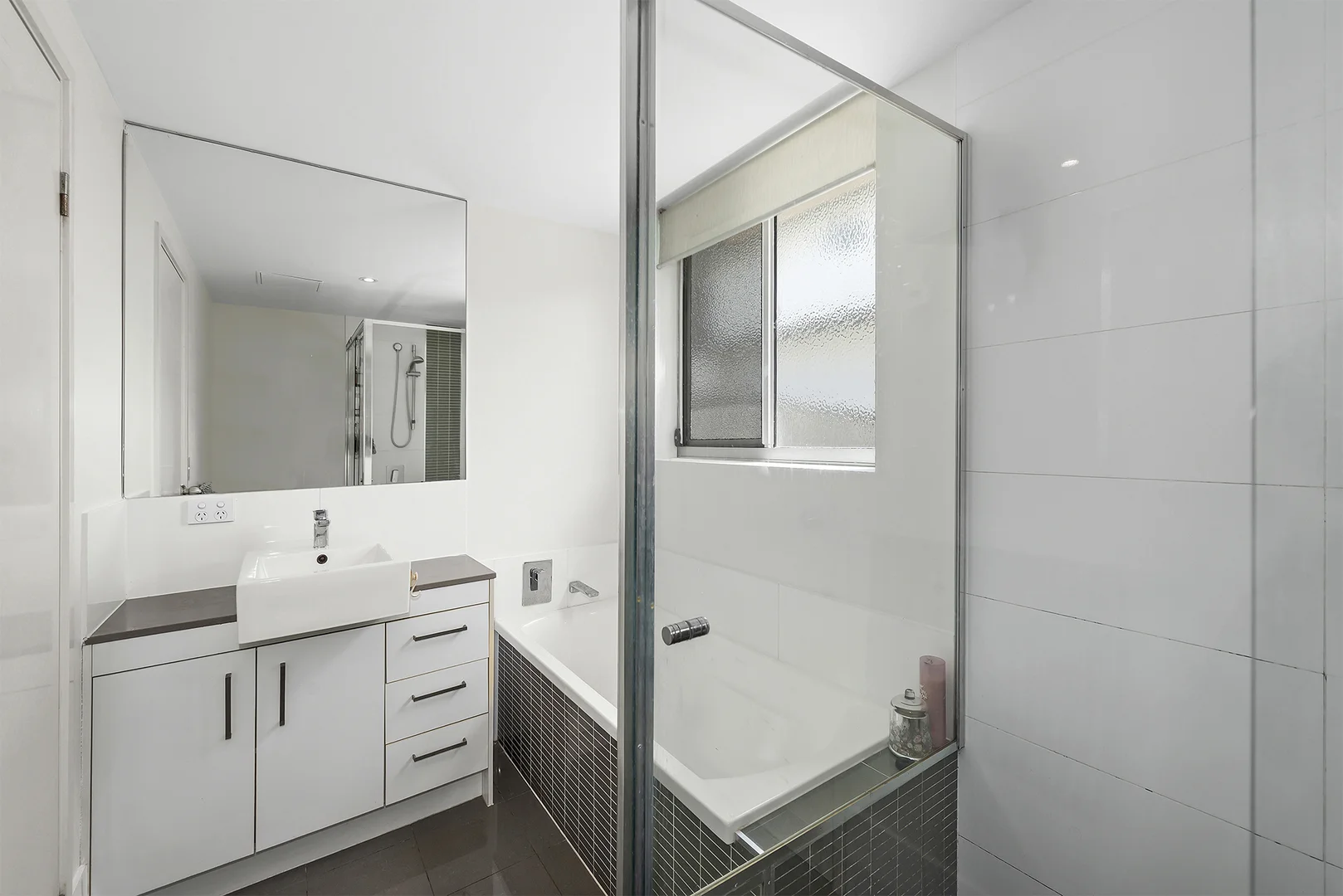 Additional image 16 of 4/15-17 Kennington Road, Camp Hill QLD 4152