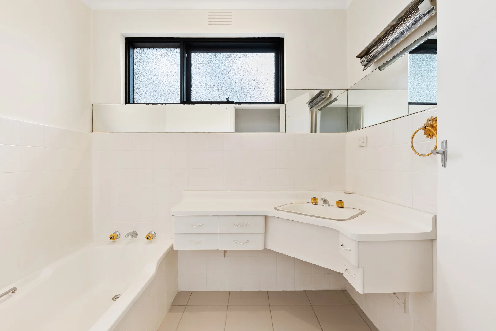 Additional image 11 of 46 San Remo Drive, Avondale Heights VIC 3034