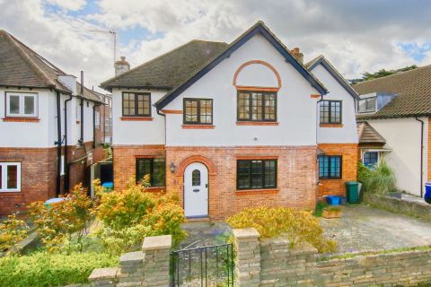 Vicarage Road, Hampton Wick KT1