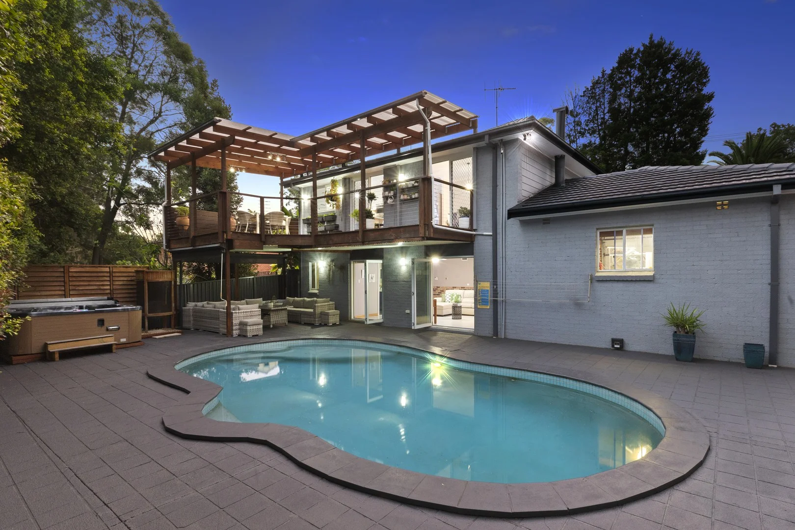 8 Thompson Close, West Pennant Hills NSW 2125