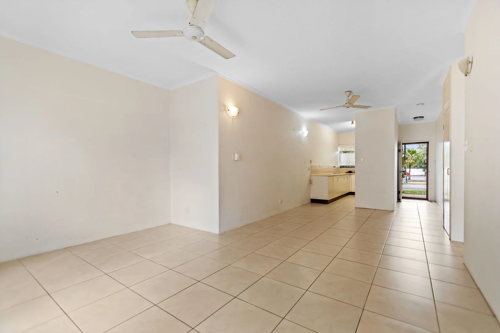 Additional image 4 of 1/21-31 Poinciana Street, Holloways Beach QLD 4878