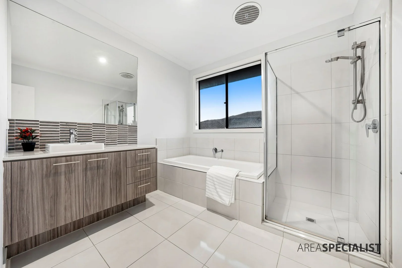 Additional image 11 of 18 Graziers Crescent, Clyde North VIC 3978