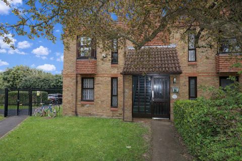 Coopers Close, London E1, Studio to rent