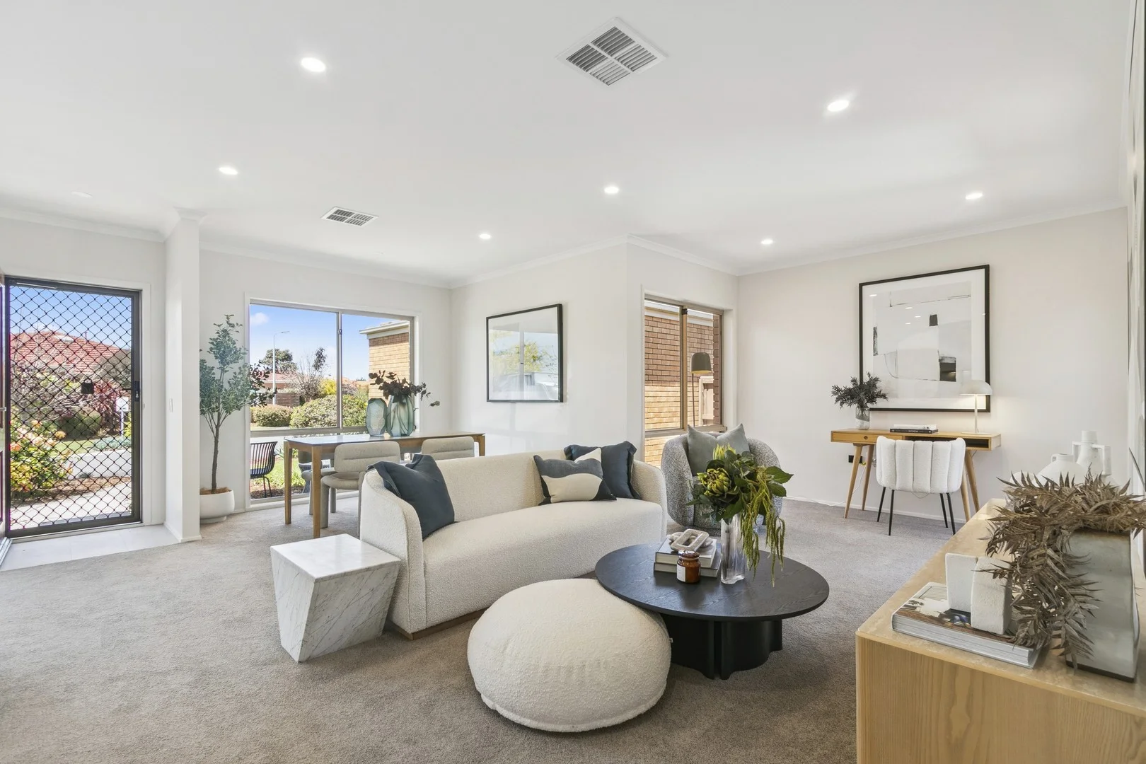 164/2 Rochester Parade, Cranbourne East VIC 3977