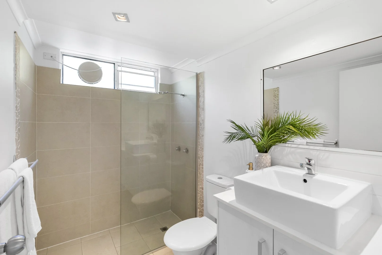 Additional image 15 of 4/239 Lake Street, Cairns North QLD 4870