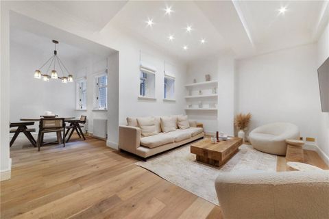 Eastcastle Street, Fitzrovia W1T