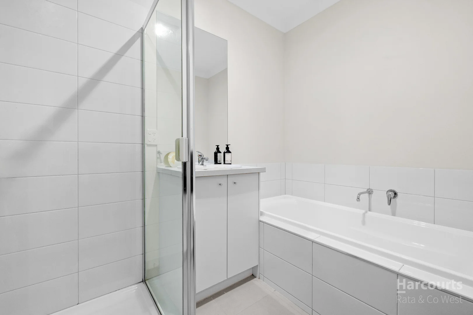 Additional image 9 of 4/8 The Crossing, Caroline Springs VIC 3023