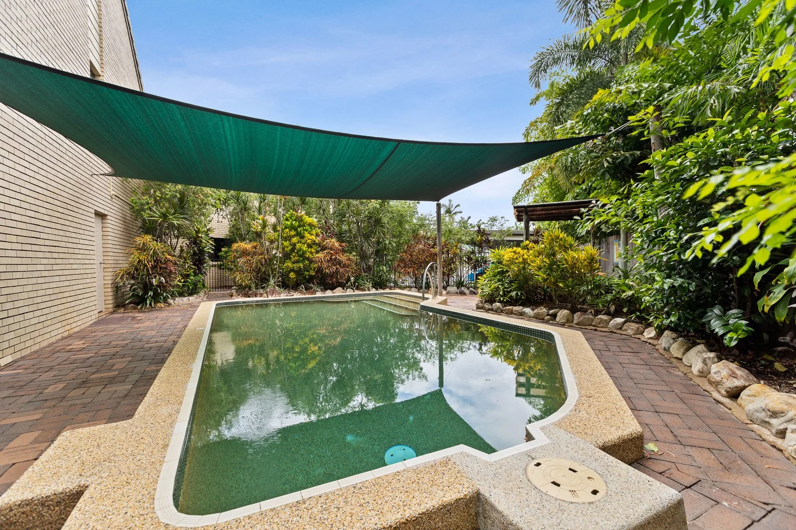 1/21-31 Poinciana Street, Holloways Beach QLD 4878
