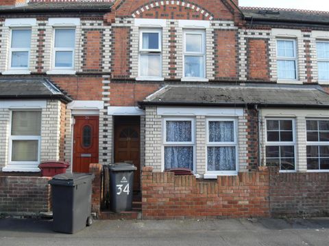 Pitcroft Avenue, Reading RG6