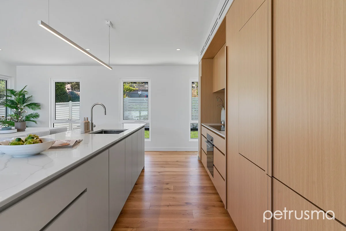 Additional image 10 of 1/107 Derwent Avenue, Lindisfarne TAS 7015
