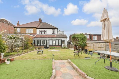 Hillington Gardens, Woodford Green, Essex IG8