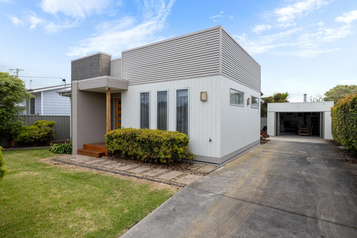 21 Irving Street, Seaspray VIC 3851