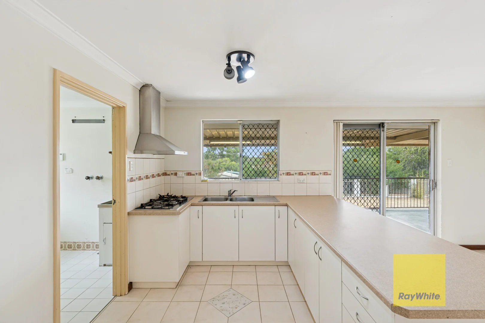 Additional image 8 of 26 Baronet Road, Lesmurdie WA 6076