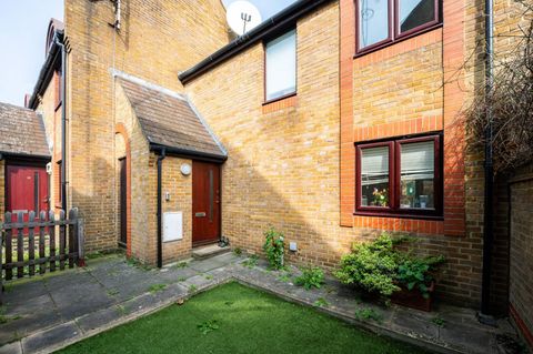 Isambard Place, Rotherhithe, London SE16