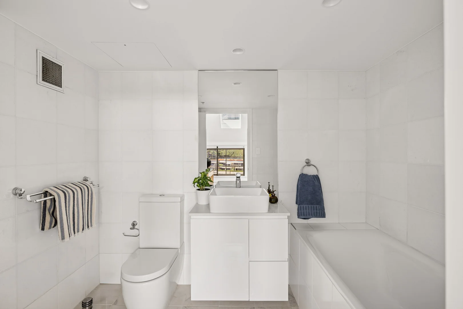 Additional image 19 of 507/6E Cowper Wharf Roadway, Woolloomooloo NSW 2011