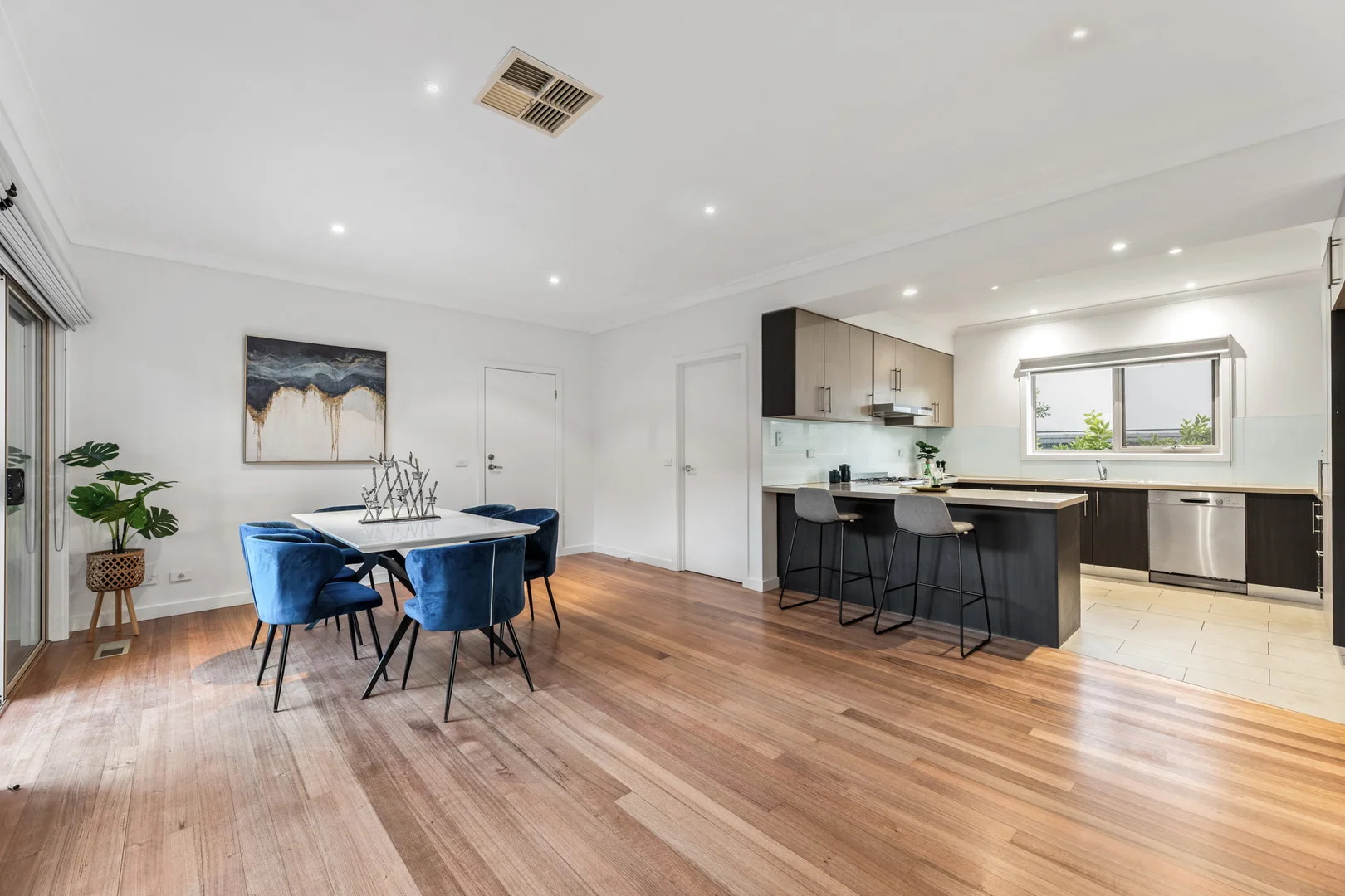 Additional image 3 of 1/414 Middleborough Road, Blackburn VIC 3130