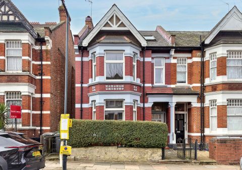 42 Harlesden Gardens, Harlesden, London NW10