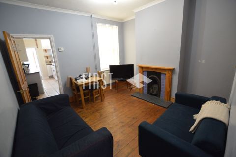 Knighton Fields Road East, Clarendon Park LE2