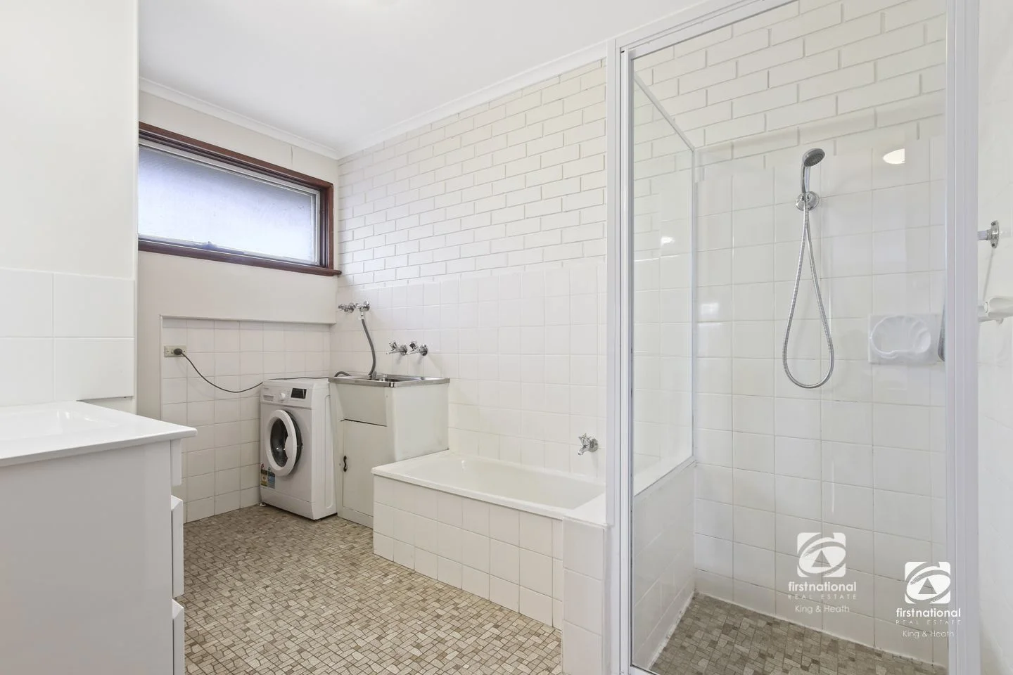 Additional image 11 of 4/28 Rowe Street, Lakes Entrance VIC 3909