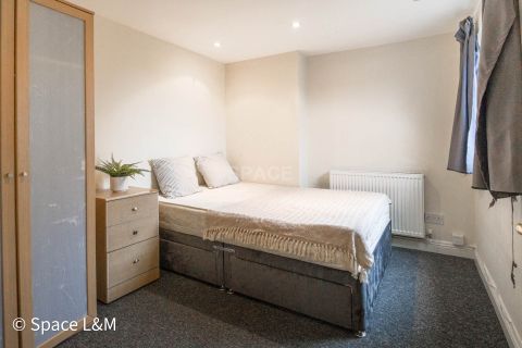 Basingstoke Road, Reading, Berkshire, 0Et. RG2, Room to rent