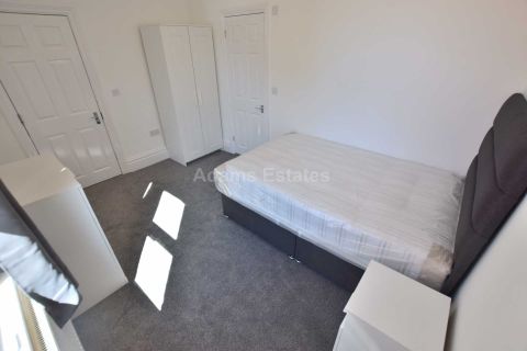 Room 4, Wokingham Road, Reading RG6, Room to rent