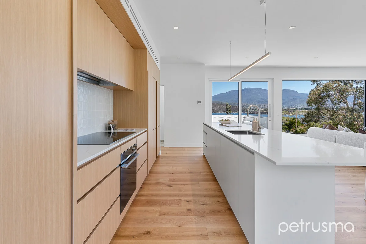 Additional image 12 of 1/107 Derwent Avenue, Lindisfarne TAS 7015